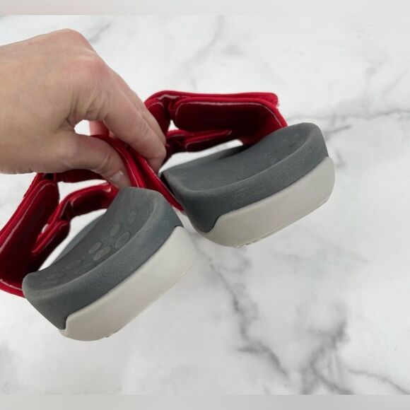 Vionic Womens Sarah Red Sandals Size 7 Medium (B, M) (2207398) - Picture 12 of 13